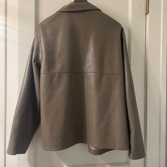 Aritzia Sunday Best Gabby Shirt Jacket Size Medium Faux Leather - Picture 6 of 10